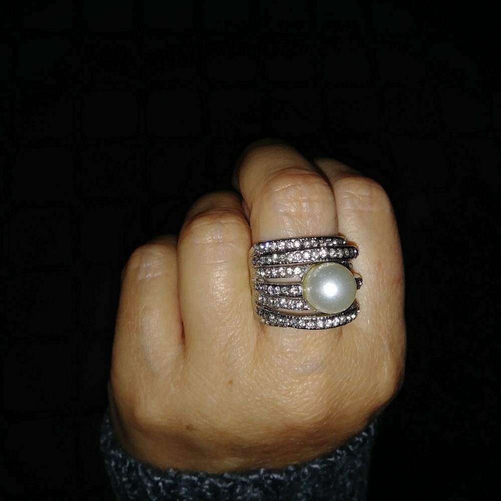 Gorgeous cocktail ring size 6